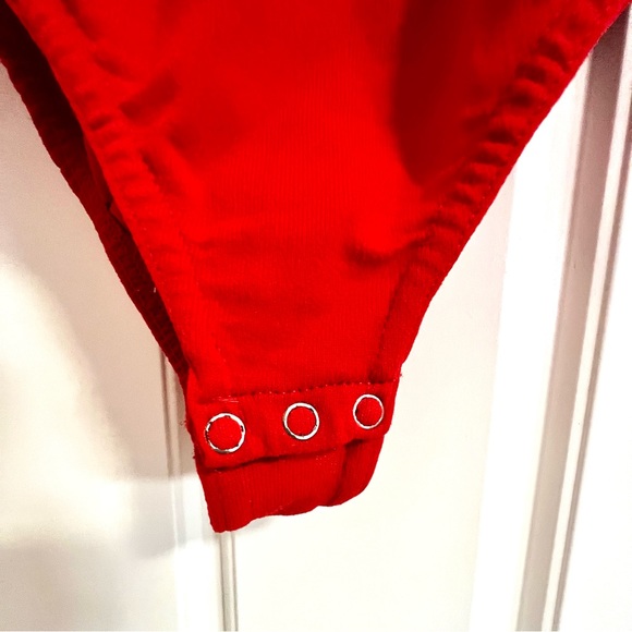 70s Vintage Knit Ribbed Neck Zippered Red Leotard Bodysuit with Snap Crotch - Picture 2 of 6